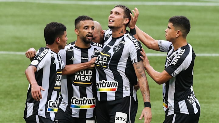 Com campanhas parecidas no Estadual até agora, Botafogo e Madureira estão brigando pelas primeiras posições do Carioca. Com campanhas parecidas no Estadual até agora, Botafogo e Madureira estão brigando pelas primeiras posições do Carioca.