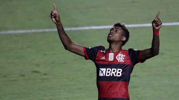 Flamengo tem negociações bem encaminhadas por três dos quatro espaços de patrocínios vazios de seu uniforme de jogo. Veja. 