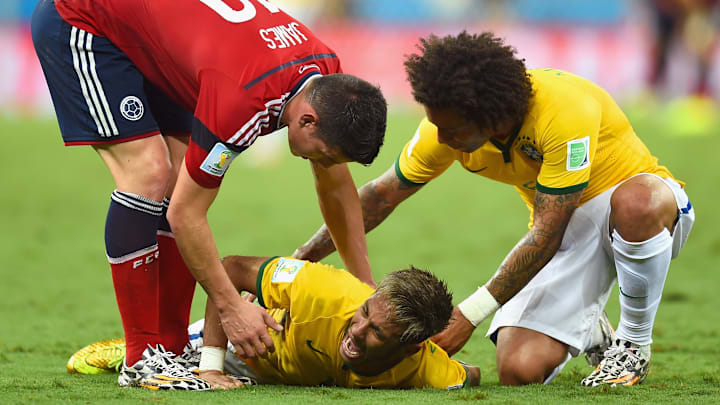 Neymar se lesionó en los cuartos de final de Brasil 2014