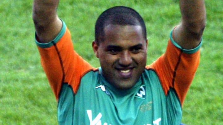 Brazilian Ailton of Werder Bremen presen