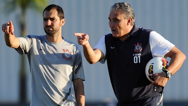 Danilo volta ao Corinthians. Ex-meio-campista foi anunciado como o novo treinador do Sub-23; veja 