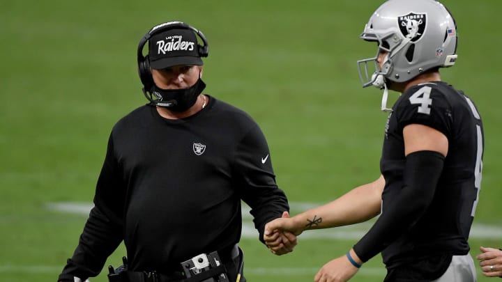 Jon Gruden nuevamente fue sancionado nuevamente por incumplir el protocolo del COVID-19