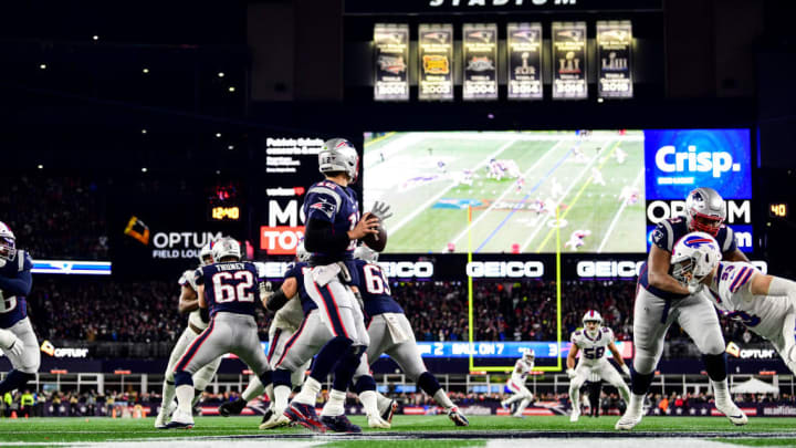 Tom Brady prepares to throw a pass against the Bills. 