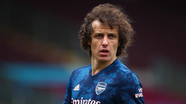 David Luiz está livre no mercado desde que deixou o Arsenal, da Inglaterra, no último mês de junho. Zagueiro é bem visto no mercado. David Luiz está livre no mercado desde que deixou o Arsenal, da Inglaterra, no último mês de junho. Zagueiro é bem visto no mercado.