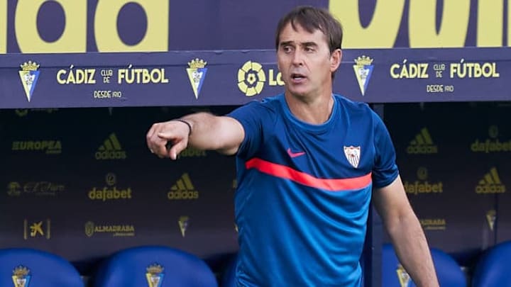 Lopetegui dando instrucciones en el debut en Liga contra el Cádiz