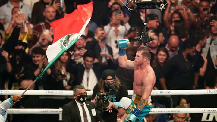 "Canelo" Álvarez tiene 16 victorias en peleas por el título mundial