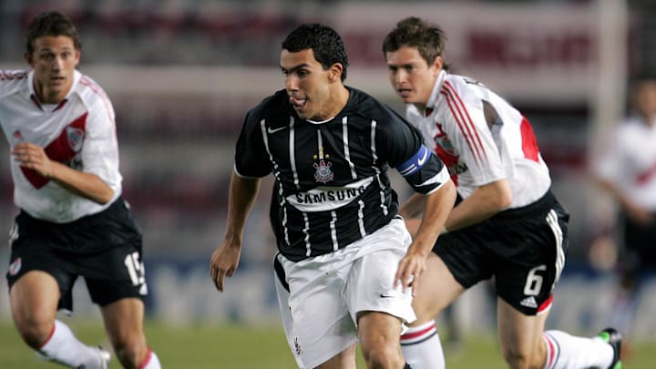 [COMENTE] Após demonstrar desejo, o que você acha da possibilidade de Carlitos Tevez se aposentar no Timão?