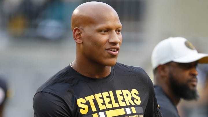 Pittsburgh Steelers linebacker Ryan Shazier on the sideline vs. the Carolina Panthers 