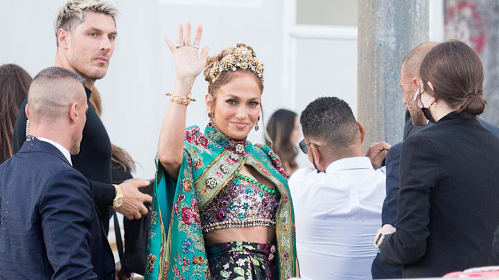 Jennifer López se convierte en una auténtica diosa con un look espectacular en el evento de Dolce & Gabbana Jennifer López se convierte en una auténtica diosa con un look espectacular en el evento de Dolce & Gabbana