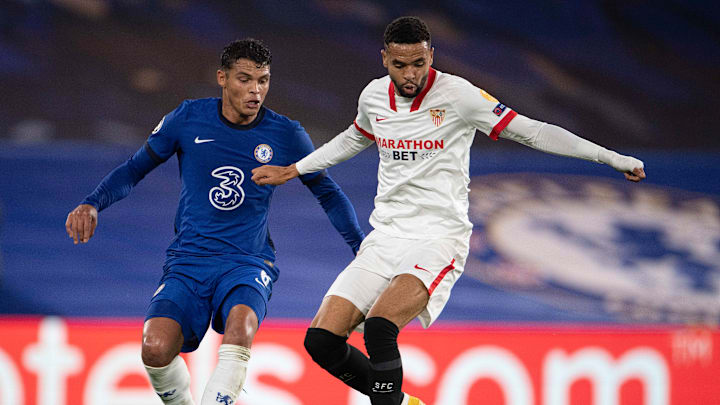 Thiago Silva dalam sebuah pertandingan