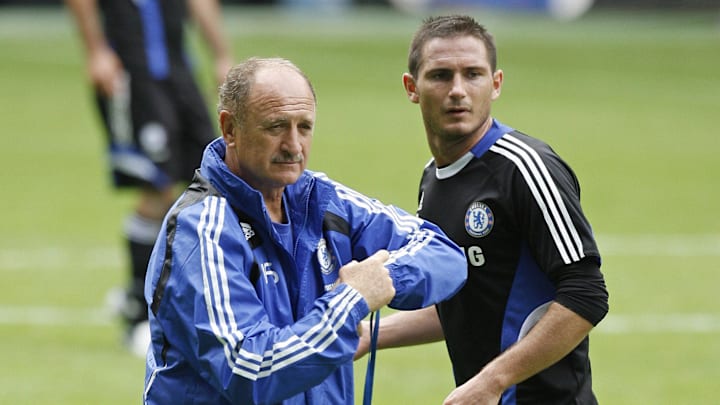 Chelsea Manager Luiz Felipe Scolari (L)