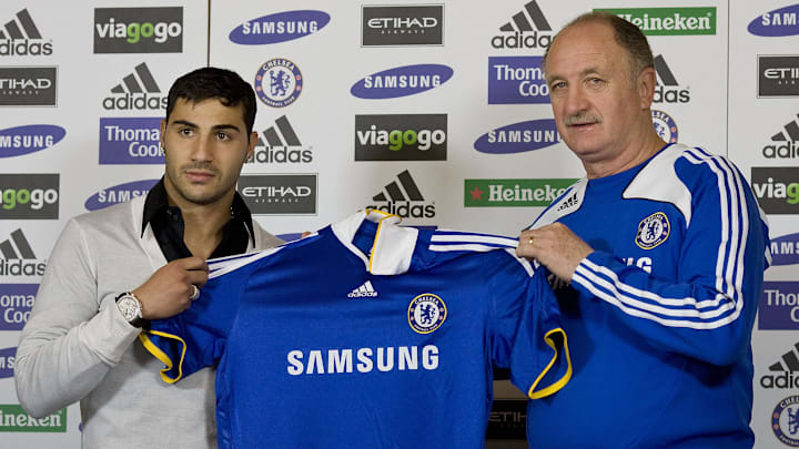 Chelsea new signing Ricardo Quaresma (L)