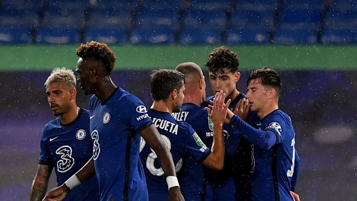 Para pemain Chelsea marayakan gol ke gawang Barnsley