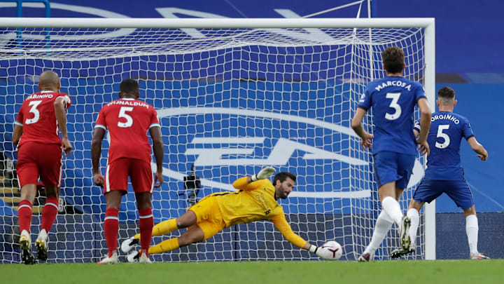 Alisson mengagalkan penalti dari Jorginho