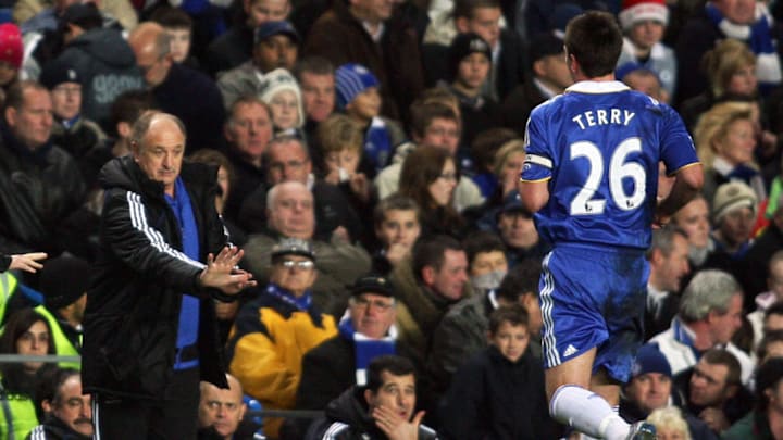 Chelsea's manager Luiz Felipe Scolari sh