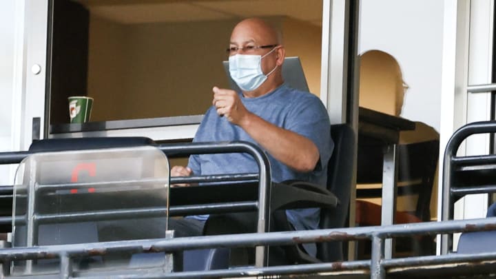 Terry Francona estará en muletas tras someterse a una cirugía 