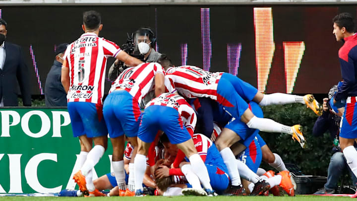 Chivas superó al América en cuartos y ahora se enfrentará a León en semifinales. Chivas superó al América en cuartos y ahora se enfrentará a León en semifinales.