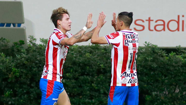 Jugadores de las Chivas del Guadalajara celebran un gol. Jugadores de las Chivas del Guadalajara celebran un gol.
