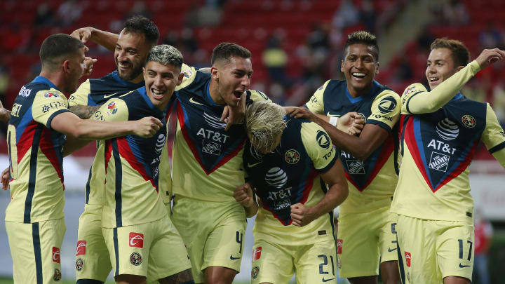 Jugadores del América celebran un gol. Jugadores del América celebran un gol.
