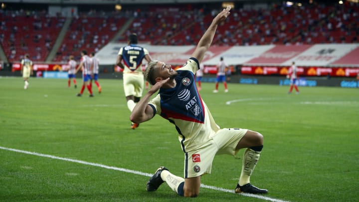 Henry Martín. celebrando un gol al estilo de Cuauhtémoc Blanco Henry Martín. celebrando un gol al estilo de Cuauhtémoc Blanco