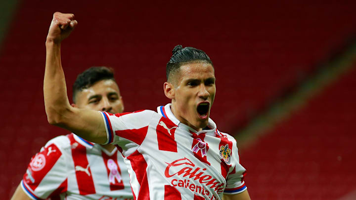 El jugador Uriel Antuna celebra un gol con Chivas. El jugador Uriel Antuna celebra un gol con Chivas.