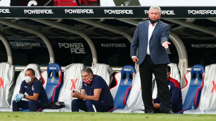 El entrenador de Chivas quiere otro arquero en su equipo