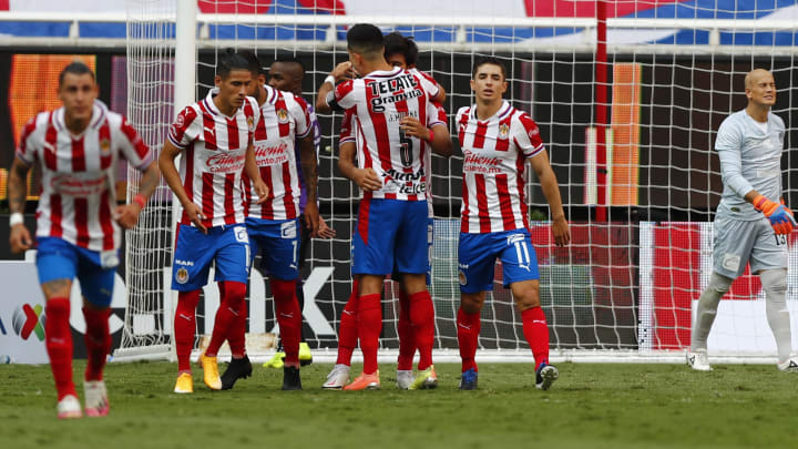 El futbolista tendría que volver a Chivas para el próximo torneo, pero podría no hacerlo El futbolista tendría que volver a Chivas para el próximo torneo, pero podría no hacerlo