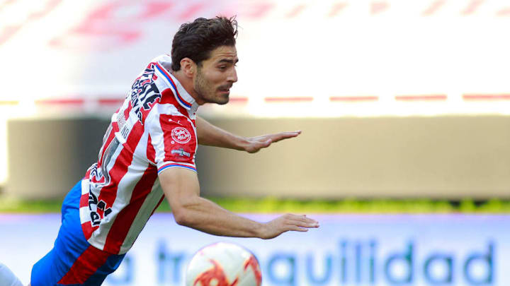 Después de su regreso de Europa, Antonio Briseño no se ha afianzado en la titularidad de Chivas