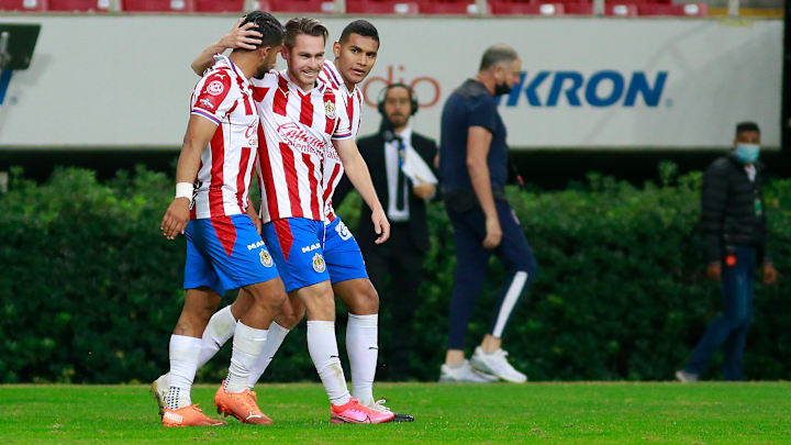 Jugadores de las Chivas del Guadalajara celebran un gol ante Necaxa. Jugadores de las Chivas del Guadalajara celebran un gol ante Necaxa.