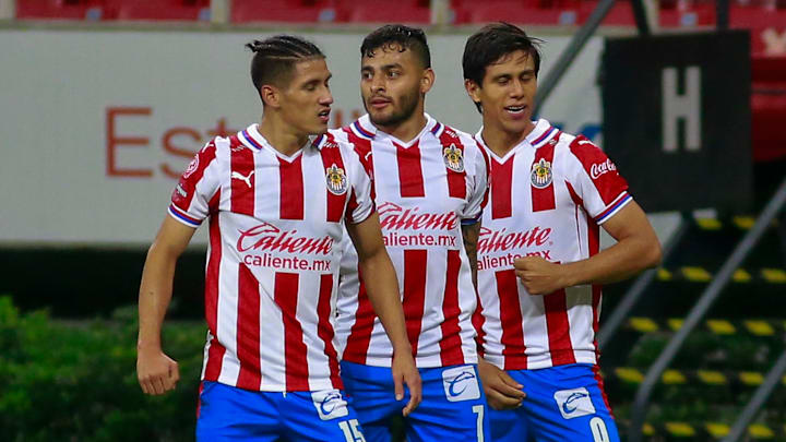 Antuna, Vega y Macías arrancaron como titulares ante Querétaro. Antuna, Vega y Macías arrancaron como titulares ante Querétaro.