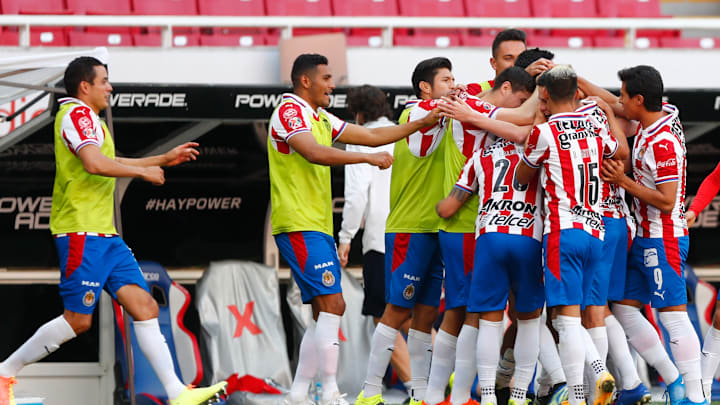 Los delanteros de Chivas, José Juan Macías y Uriel Antuna ya preparan su salida a Europa