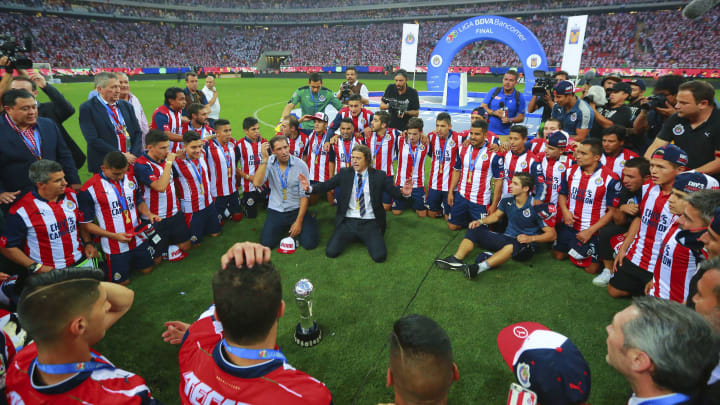 El equipo de las Chivas del Guadalajara celebran su título en partido ante Tigres UANL. El equipo de las Chivas del Guadalajara celebran su título en partido ante Tigres UANL.