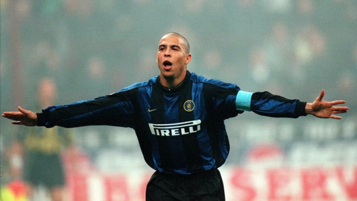 Claudio Villa Archive