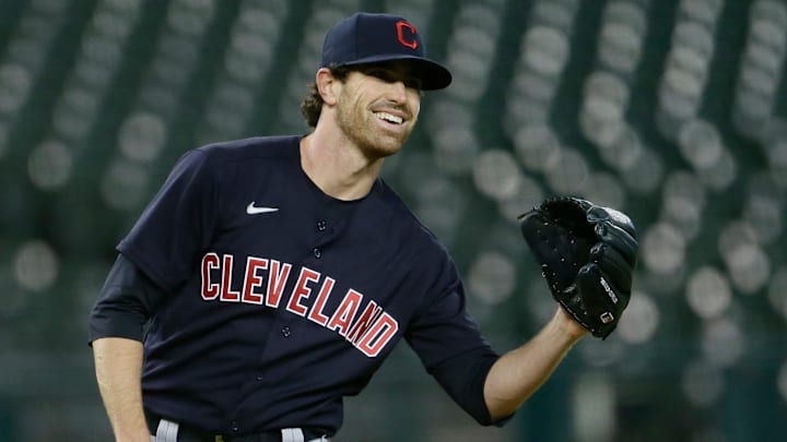 Shane Bieber hizo un valioso aporte a sus fanáticos