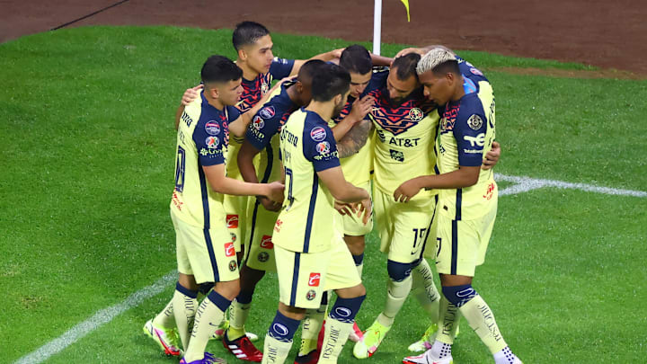 Jugadores del América celebran un gol. Jugadores del América celebran un gol.