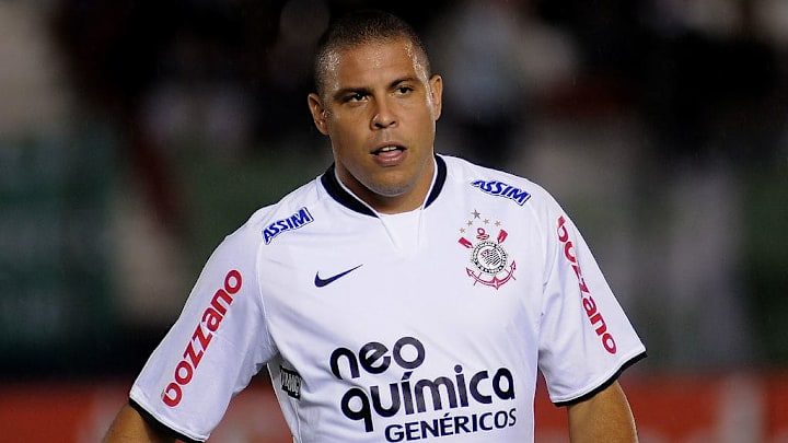 Ronaldo con la camiseta de Corinthians en 2010