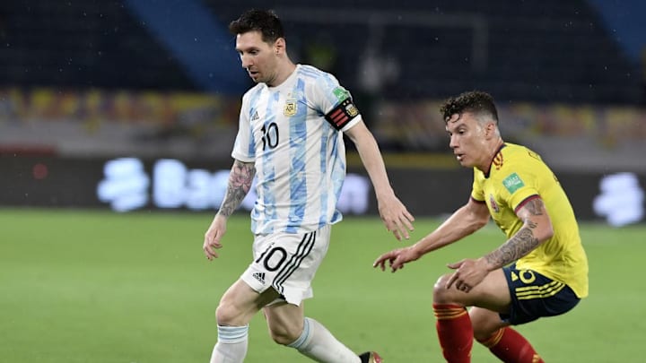 Lionel Messi, Mateus Uribe