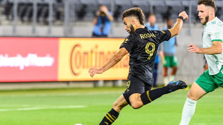 Diego Rossi şut çekerken Diego Rossi şut çekerken