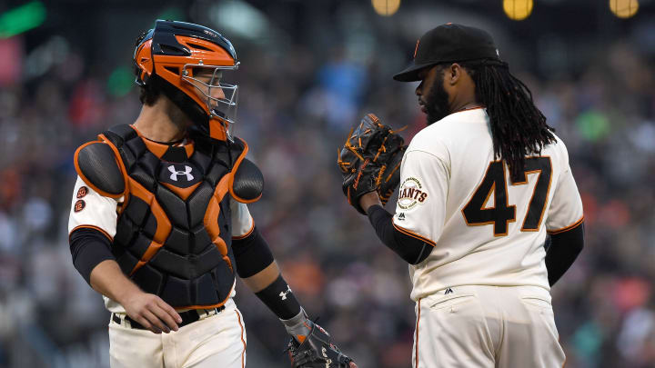Buster Posey (L) and Johnny Cueto (R) talking on the mound