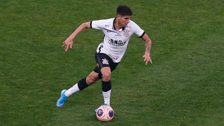 A lista de negociáveis do Corinthians começa com Ângelo Araos.