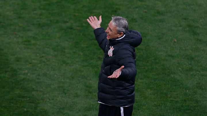 Tiago Nunes não vai estar à beira do campo contra o Coritiba, em Itaquera, hoje (19). Conheça os seus substitutos.