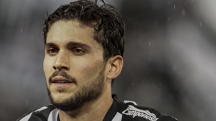 Igor Rabello fará dupla de zaga ao lado de Junior Alonso Igor Rabello fará dupla de zaga ao lado de Junior Alonso