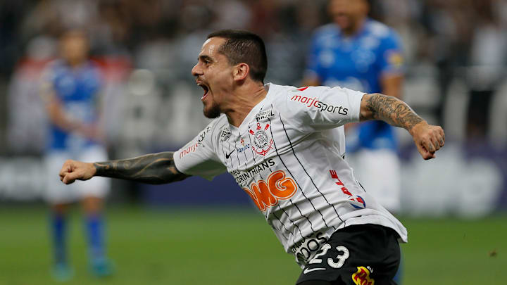 Fagner pode igualar marca de Ronaldo Giovanelli no Corinthians; veja 