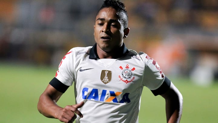 Corinthians v San Jose - Copa Bridgestone Libertadores 2013