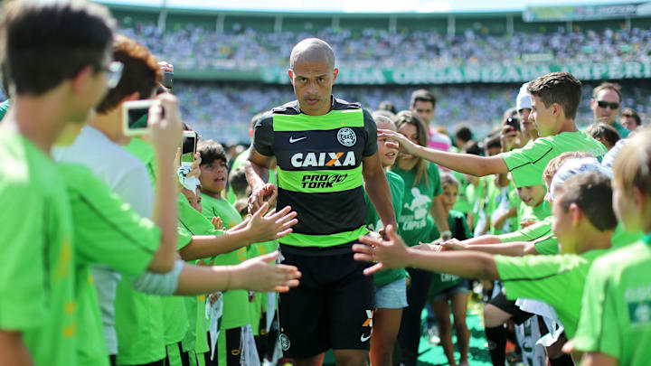 Alex foi cogitado no Santos e em outros dois clubes antes de encaminhar acerto com o São Paulo