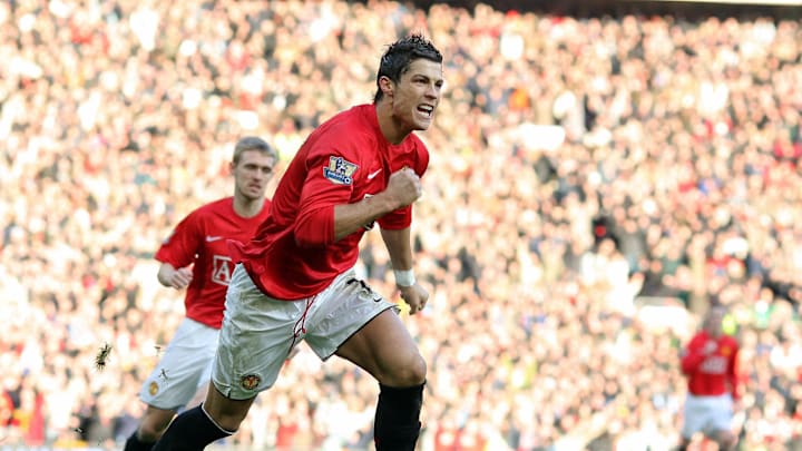 Cristiano Ronaldo (R) of Manchester Unit