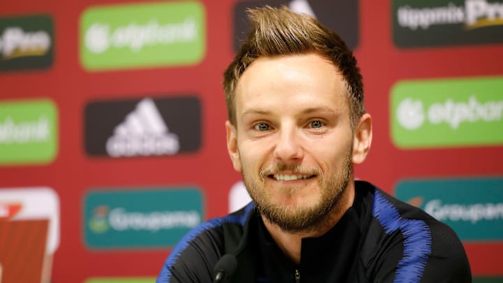 Ivan Rakitic resmi hengkang ke Sevilla Ivan Rakitic resmi hengkang ke Sevilla