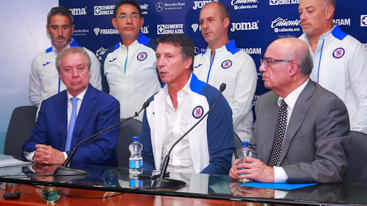 Cruz Azul Unveils New Coach Dante Siboldi