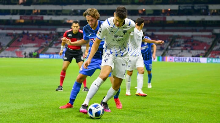 Santiago Gimenez, Cesar Montes