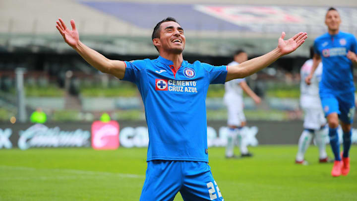Rafael Baca en un partido de Cruz Azul y Pachuca.